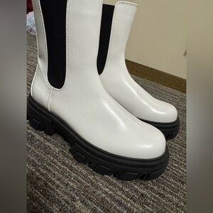 Never worn, Oak and fort Chunky Sole Chelsea boots